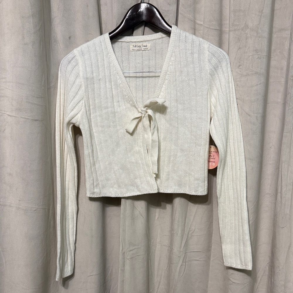 Chic White Knit Tie-Front Blouse